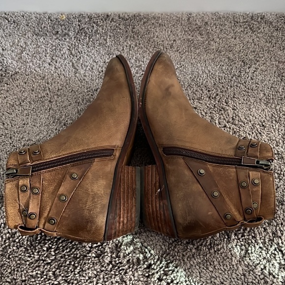 Nordstroms Halogen Leather stacked Heel Bootie’s Size 8 1/2 - Picture 5 of 12